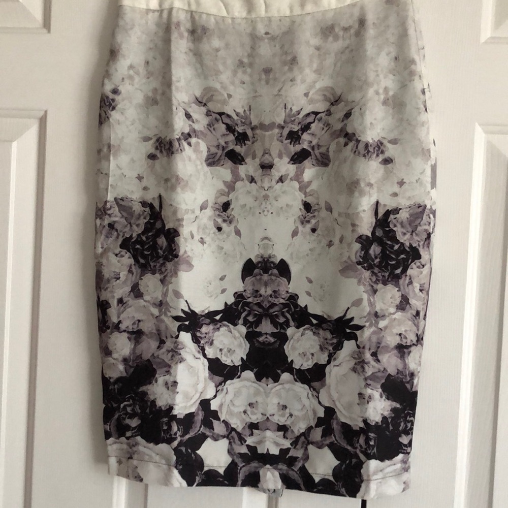 NWT Beautiful Forever 21 skirt size medium